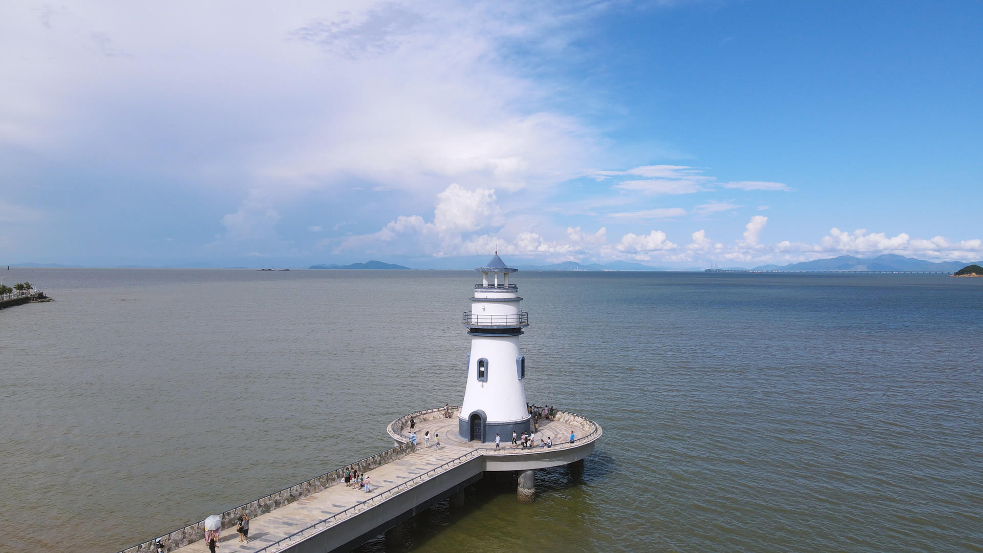 珠海航拍自然海景天空灯塔地标4k素材视频的预览图