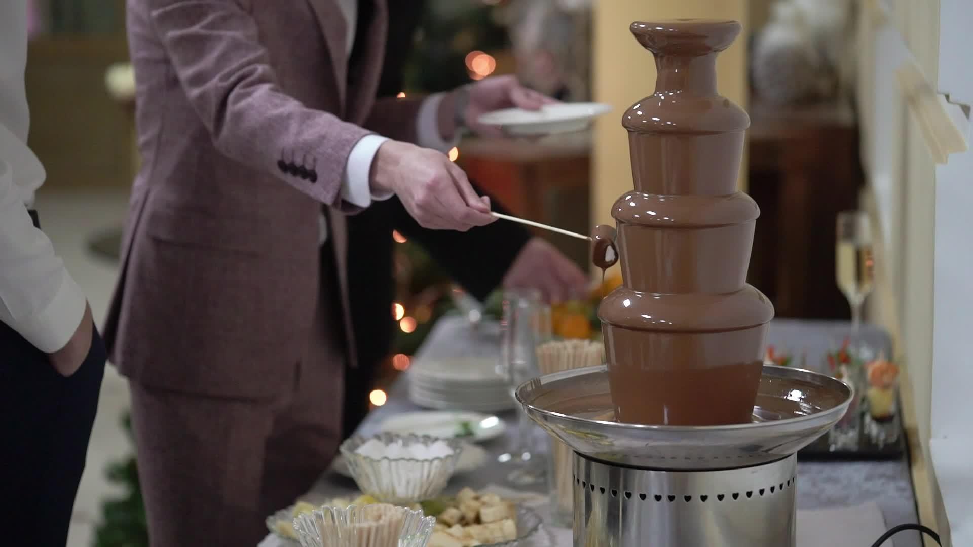巧克力喷泉视频的预览图