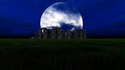 巨石柱与大月对面云彩飘扬视频的预览图