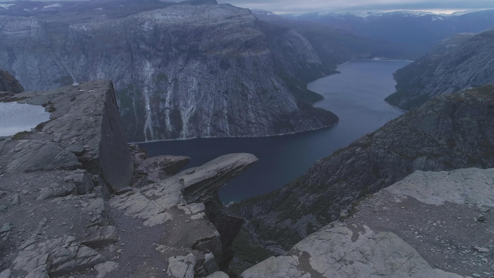 电极山悬崖视频的预览图