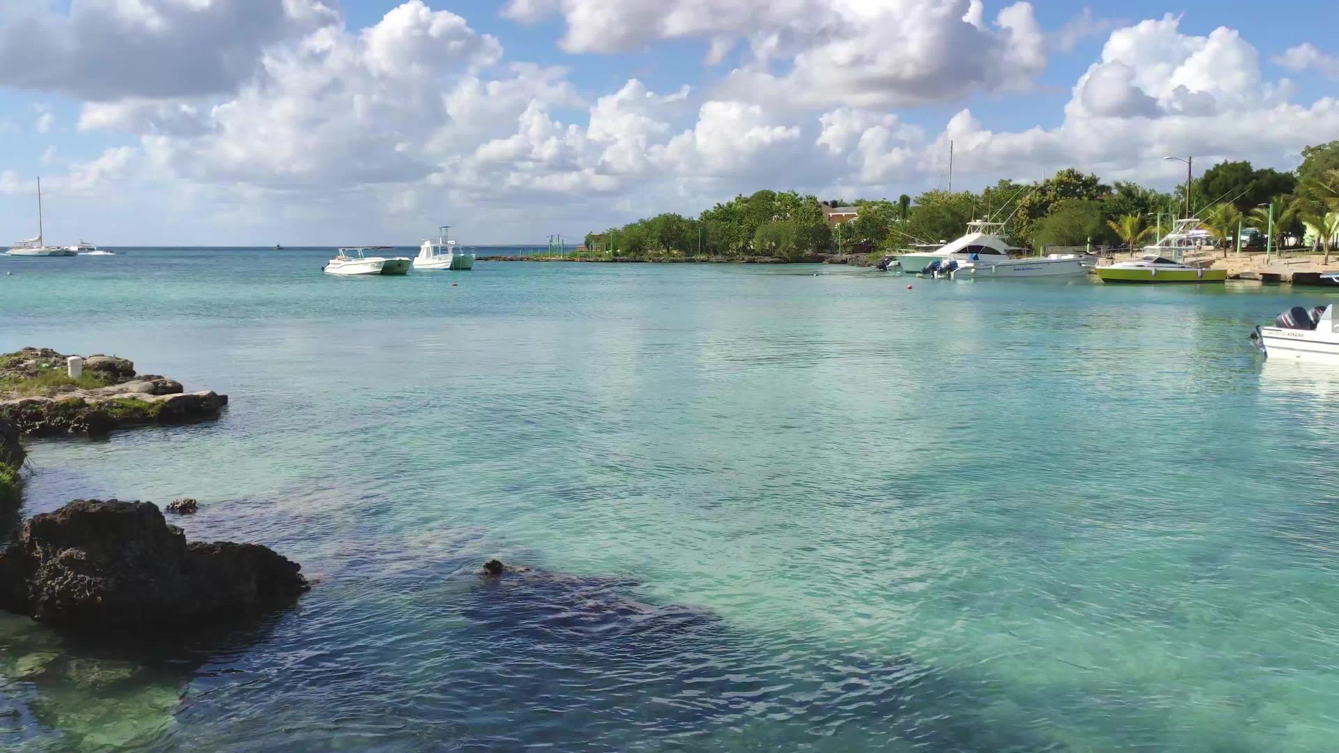 BAYAHibe13个环礁湖和旅游港视频的预览图