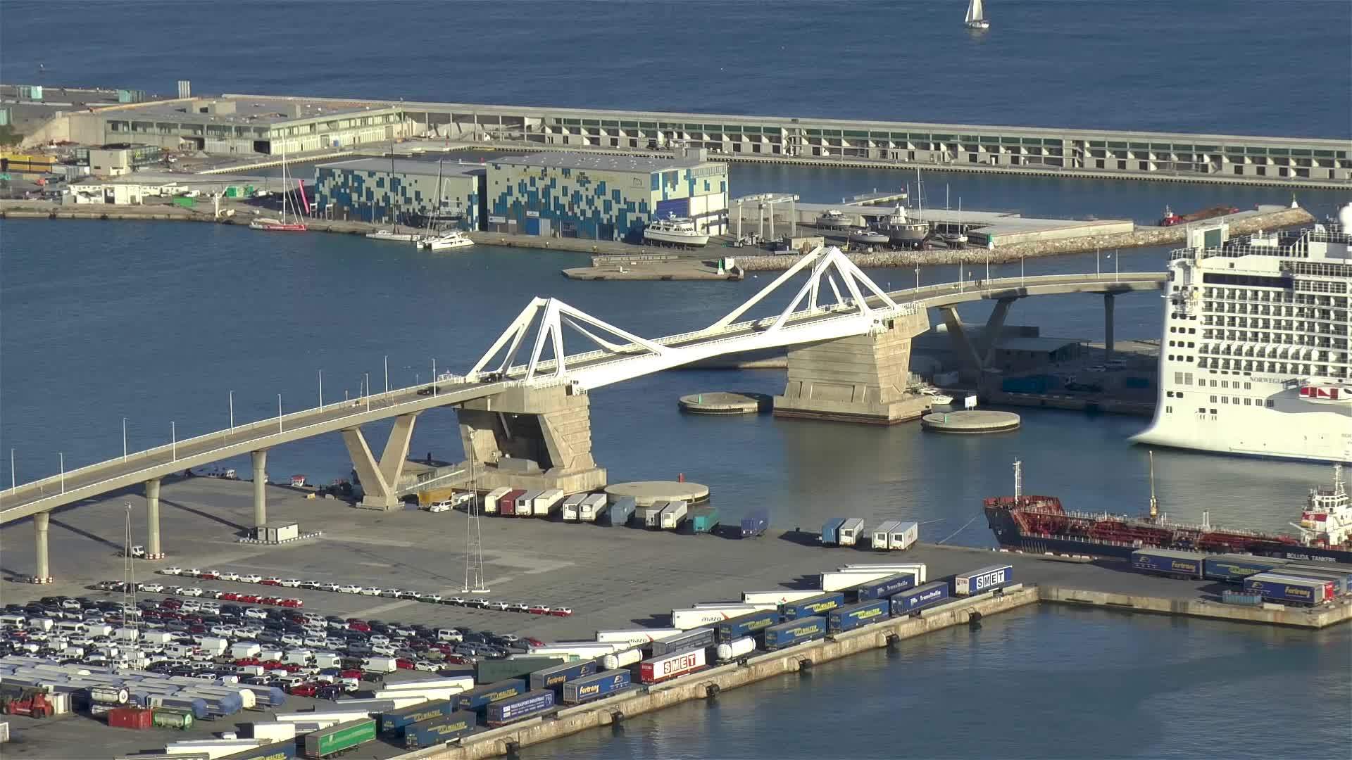 西班牙巴塞洛纳港欧洲出生地视频的预览图