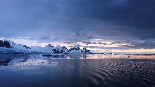 南极大陆日落风光视频的预览图
