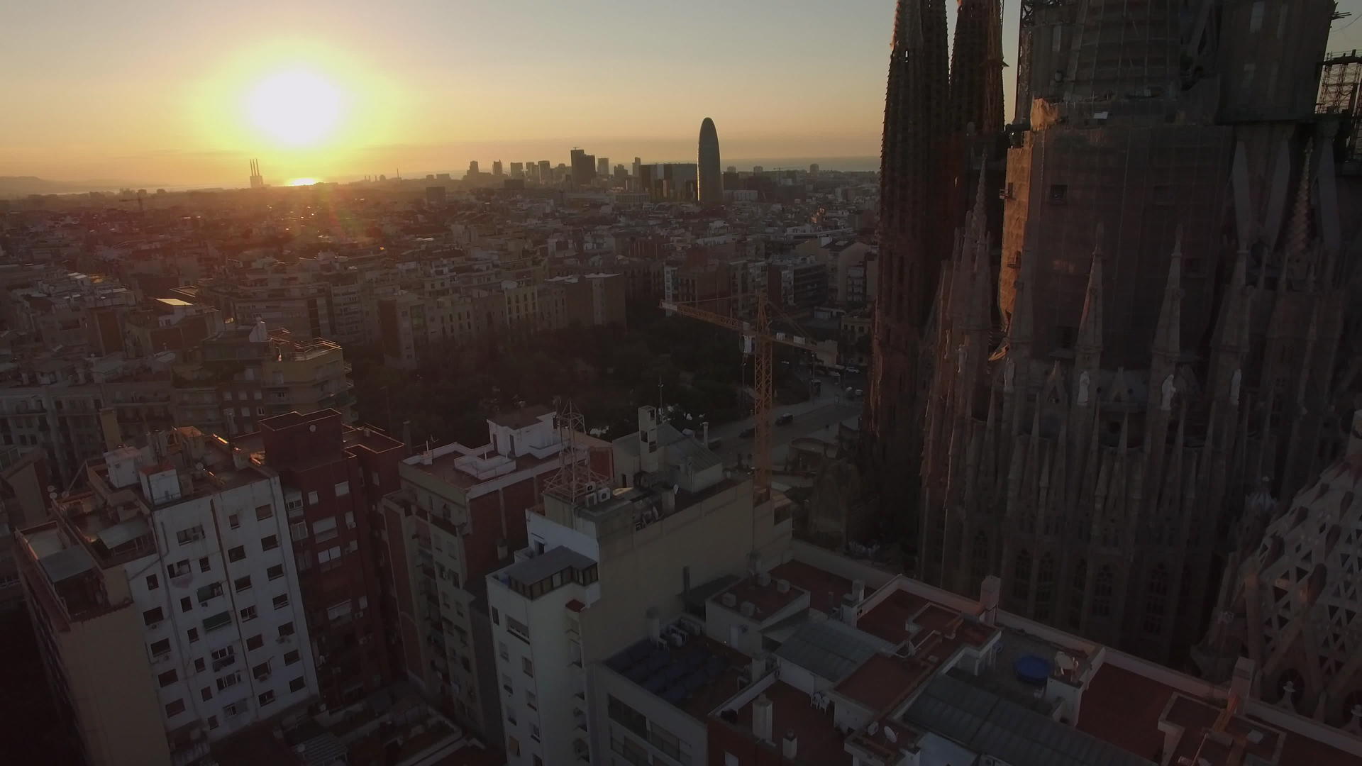 萨格达方形巴塞罗那日落时的空中视图视频的预览图