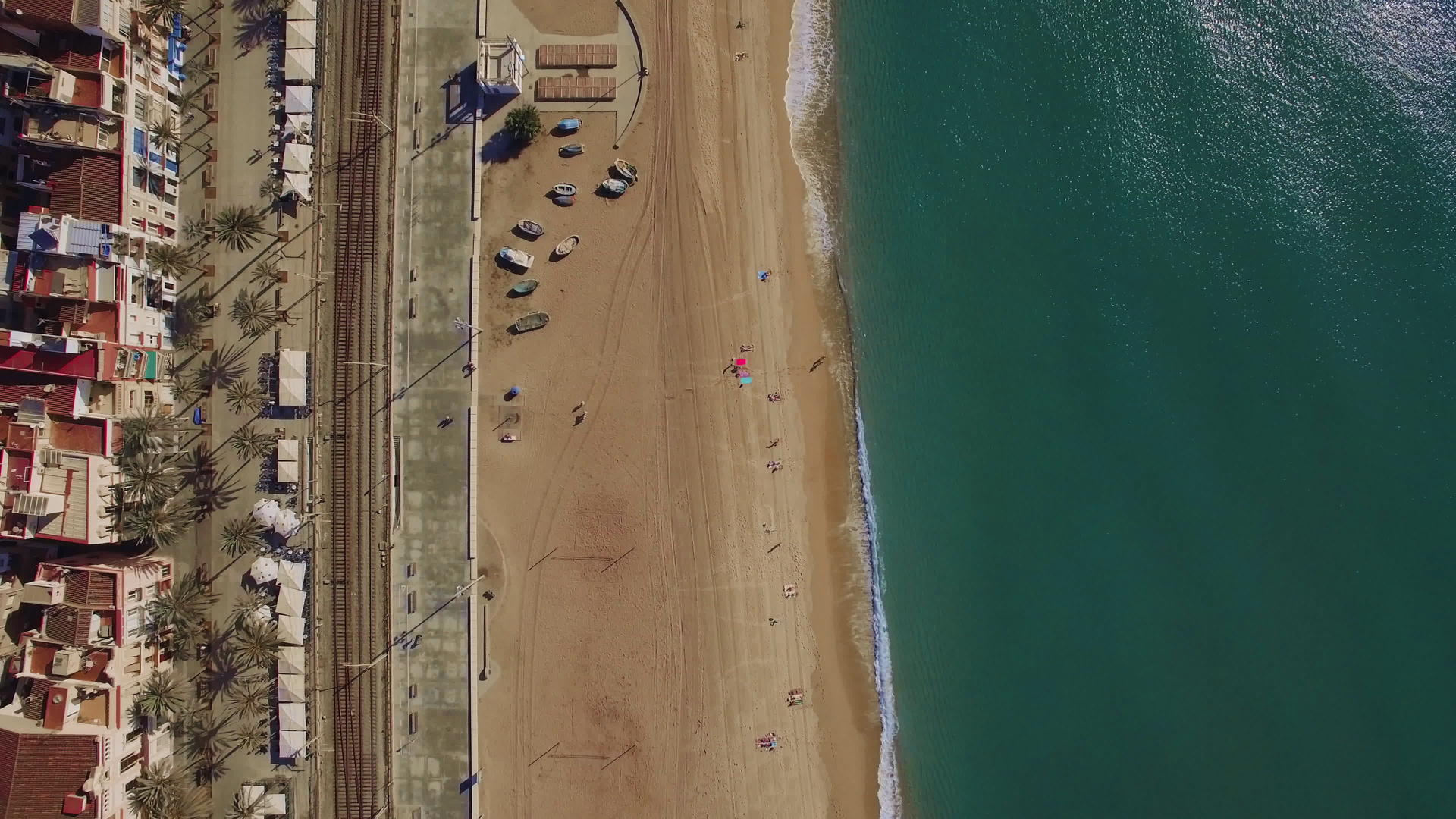 海滩海洋铁路和酒店巴塞罗那视频的预览图