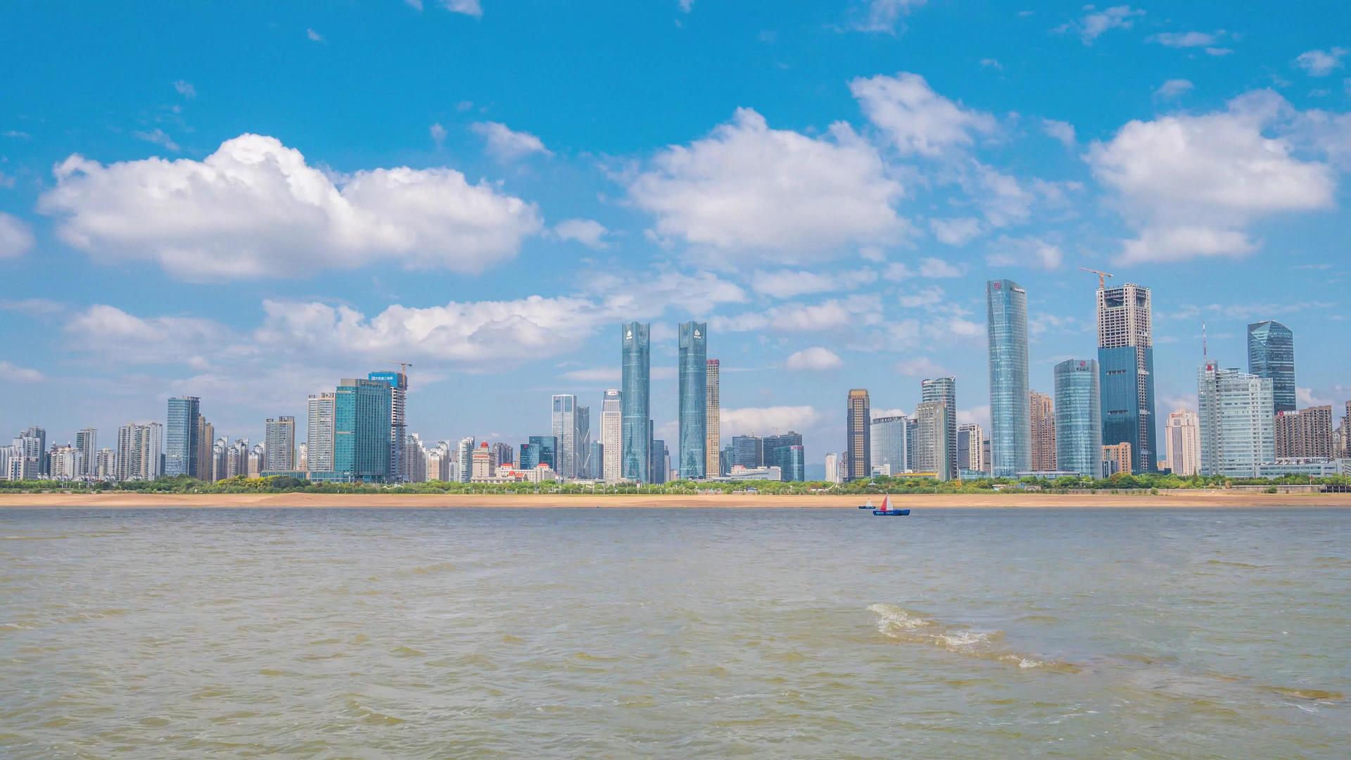 江西南昌红谷滩区地标楼蓝天白云延时摄影4K实拍视频的预览图