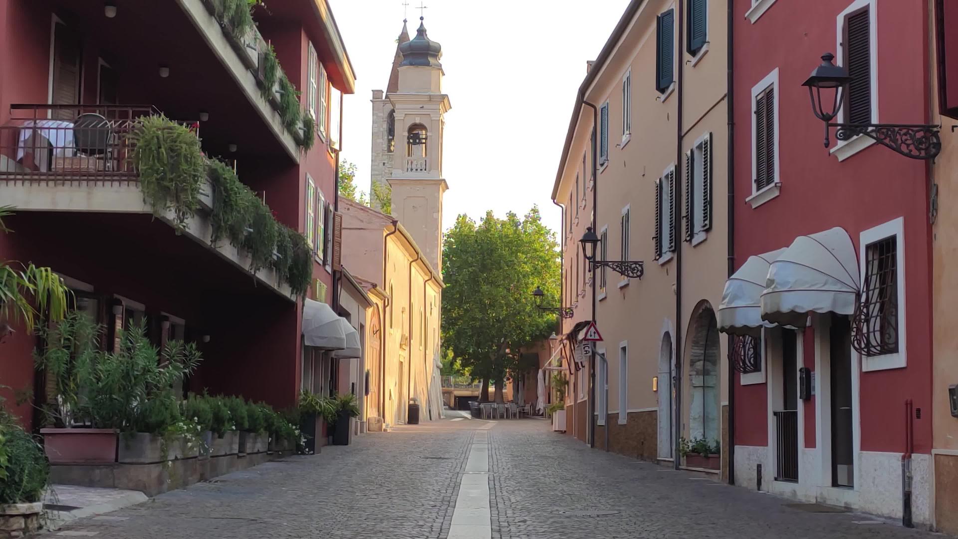 巴多利诺在意大利4区的老房子视频的预览图