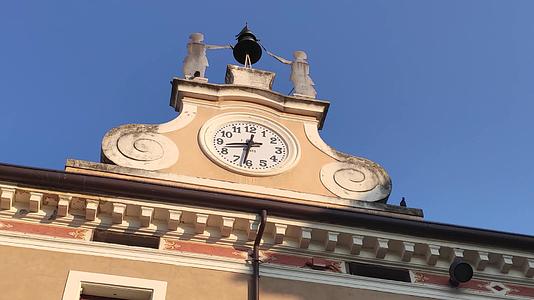 巴达利诺在意大利的古代建筑和钟表具有历史意义视频的预览图