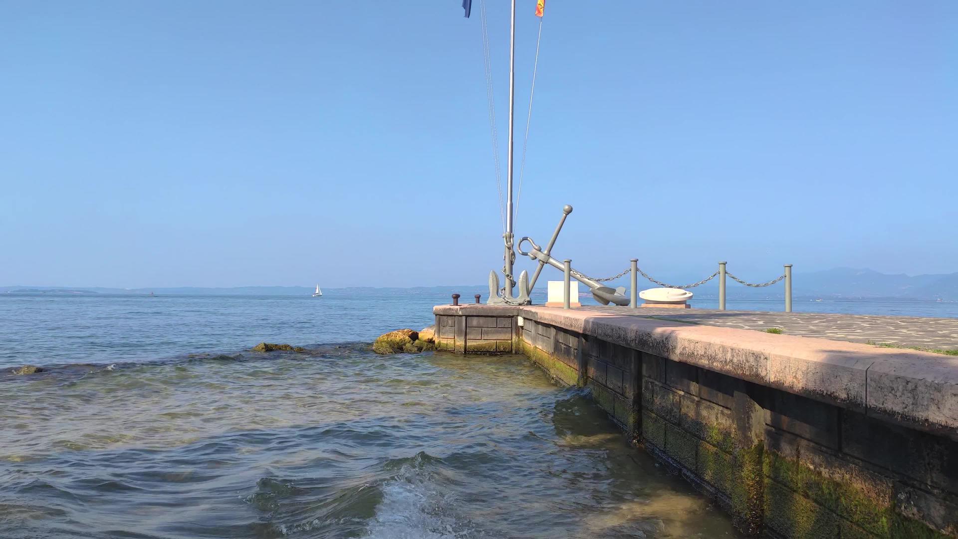 意大利2号意大利湖加拉达湖巴多利诺码头视频的预览图