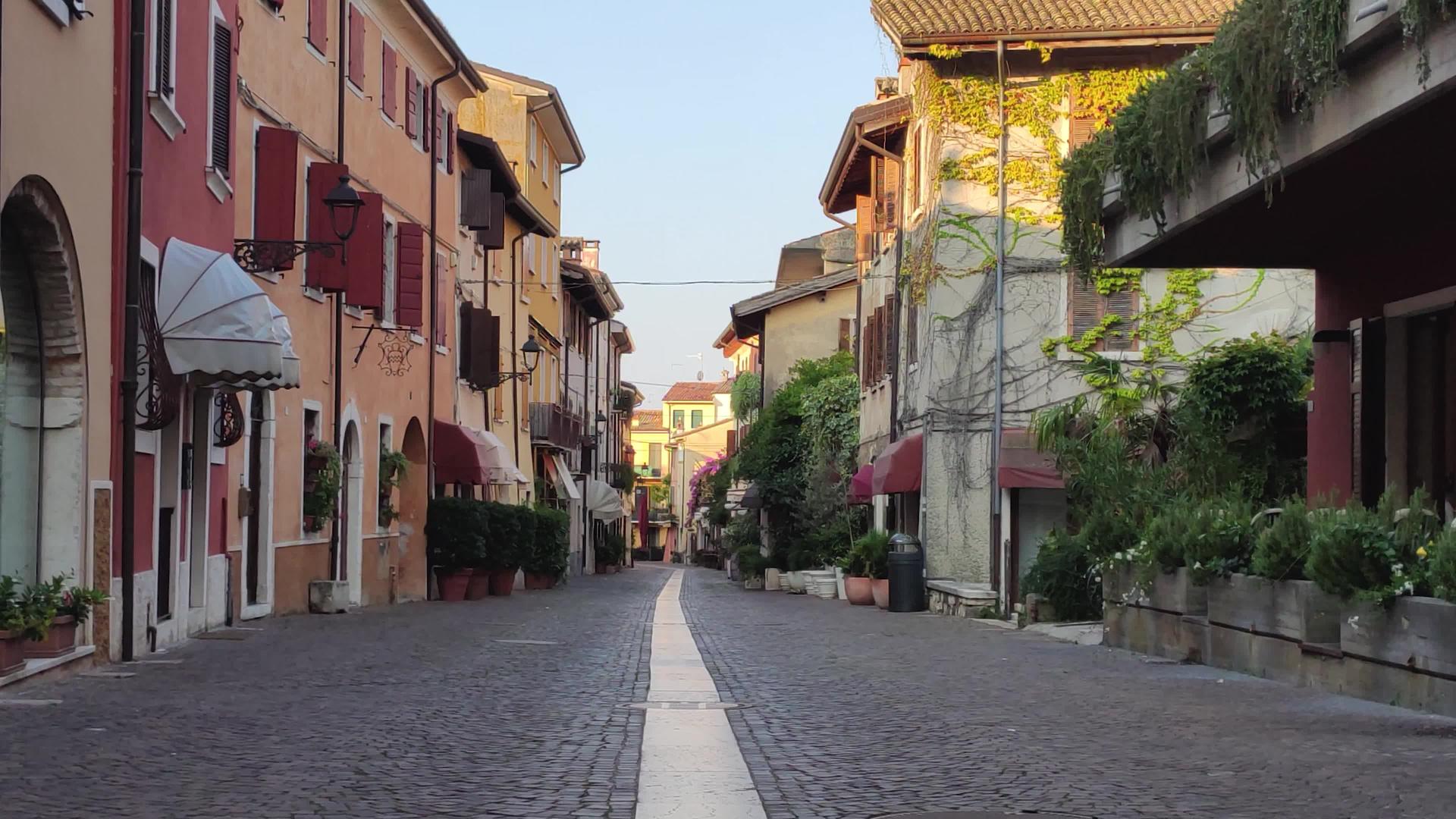巴多利诺在意大利的老房子视频的预览图