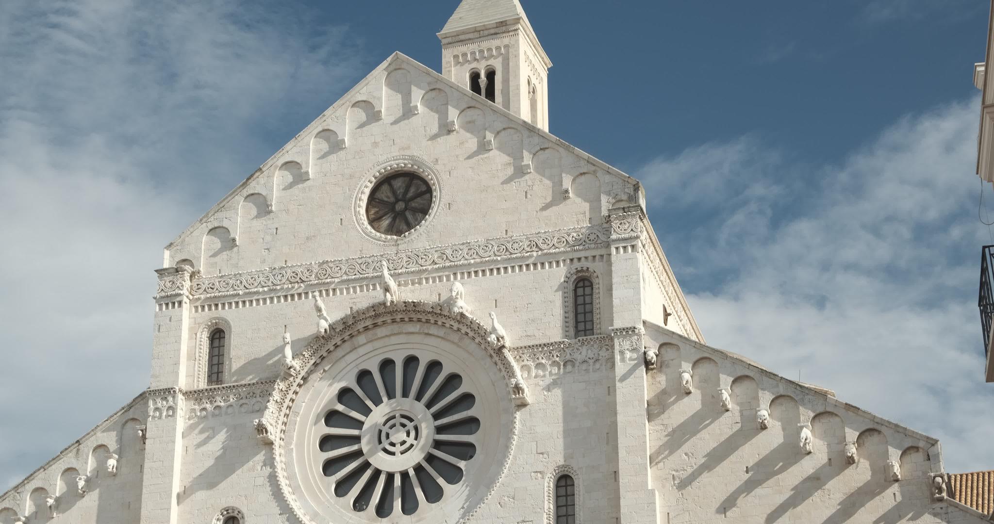 石灰石大教堂的外观视频的预览图