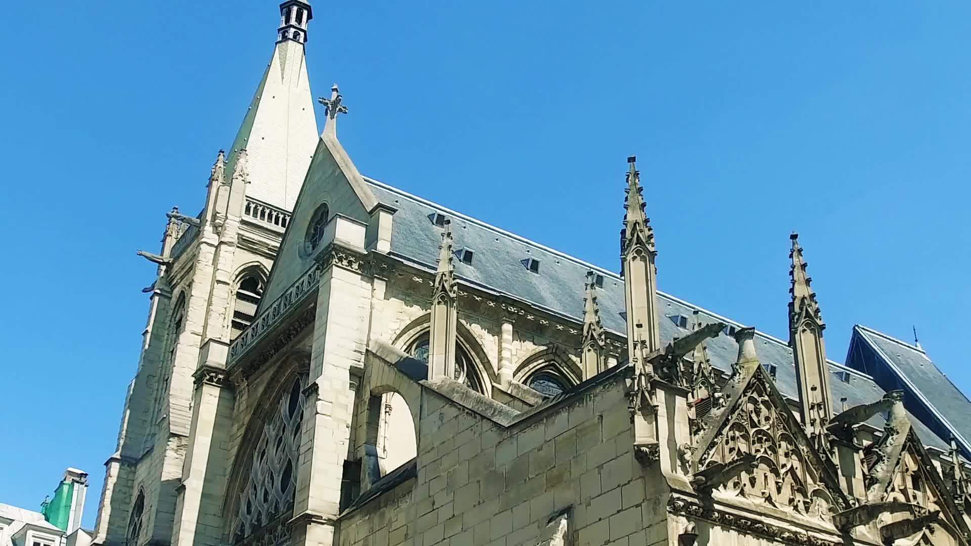 圣人教堂的外观...法国拉丁石器广场塞林视频的预览图