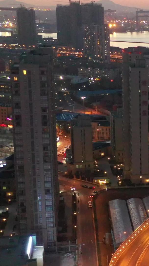 大连城市交通夜景航拍视频视频的预览图