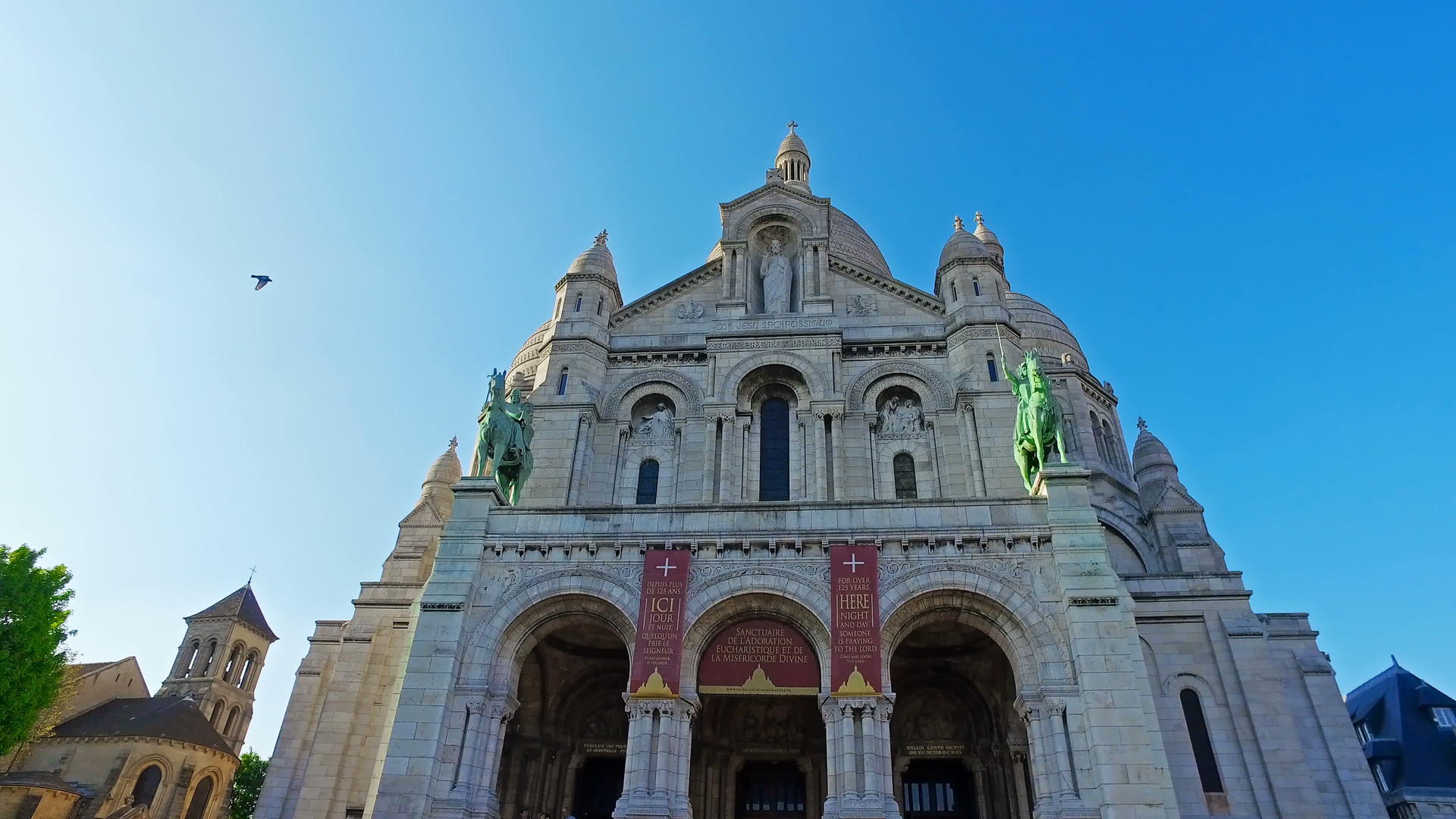 蒙马特市法兰西州Basilicasacrecoeur视频的预览图