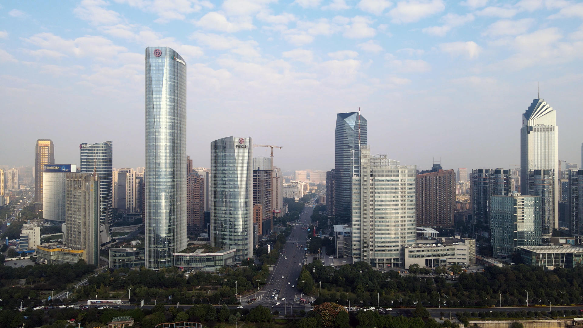 航拍江西南昌城市CBD建筑视频的预览图