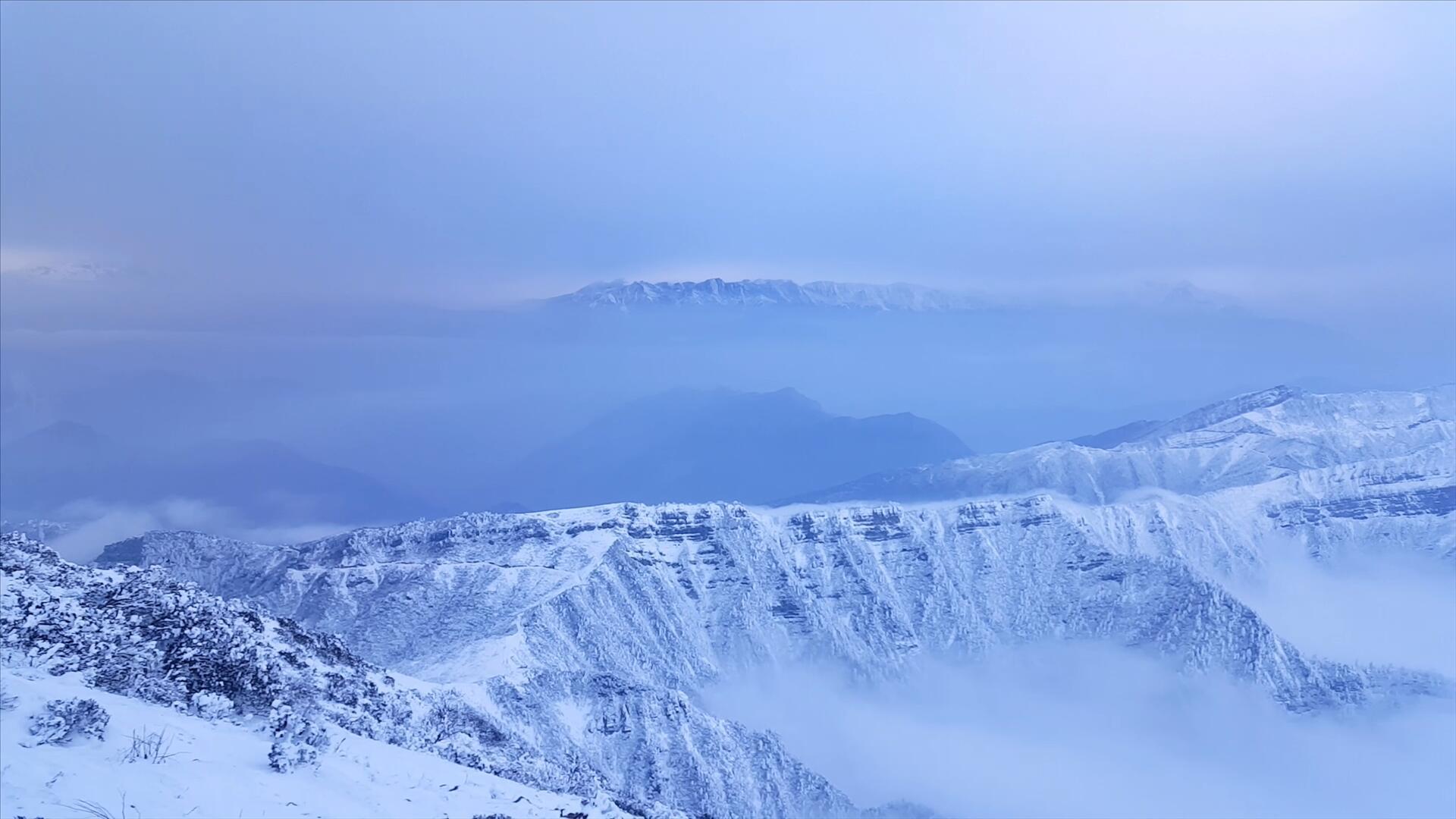 四川牛背山全景实拍视频的预览图