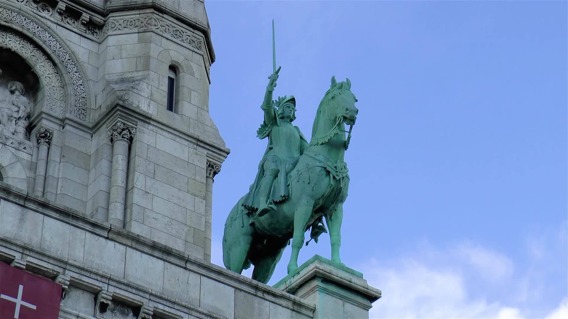 法国的圣心Basilica圣约安圣骑士雕像视频的预览图