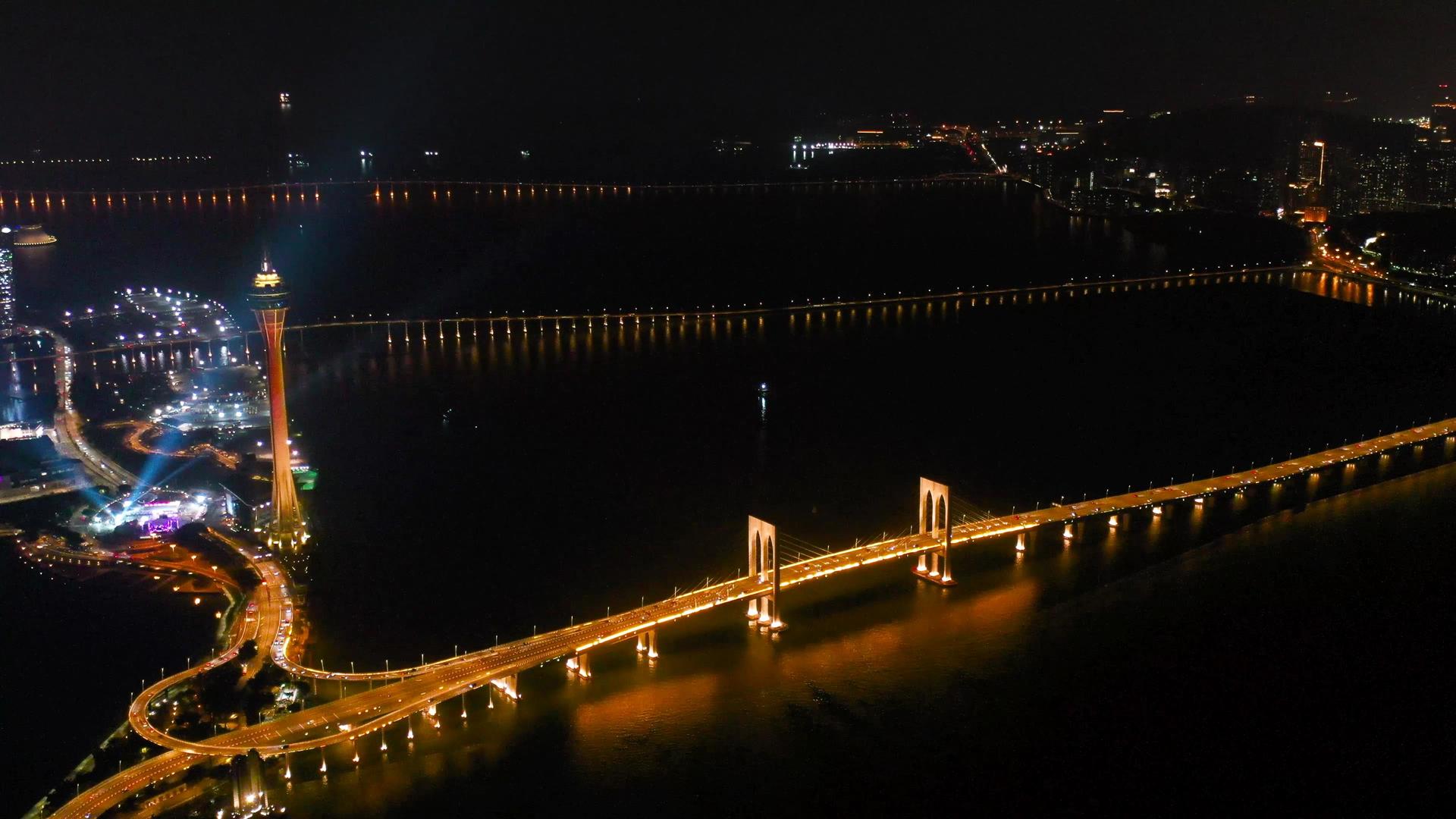航拍城市夜景澳门西湾大桥视频的预览图
