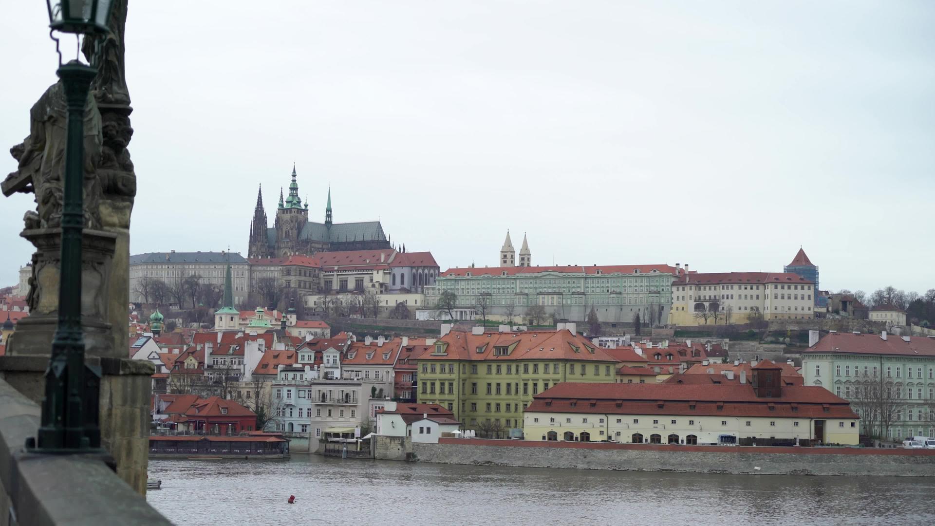 查看捷克共和国布拉格的历史中心视频的预览图