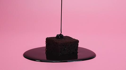 巧克力酱巧克力蛋糕视频的预览图