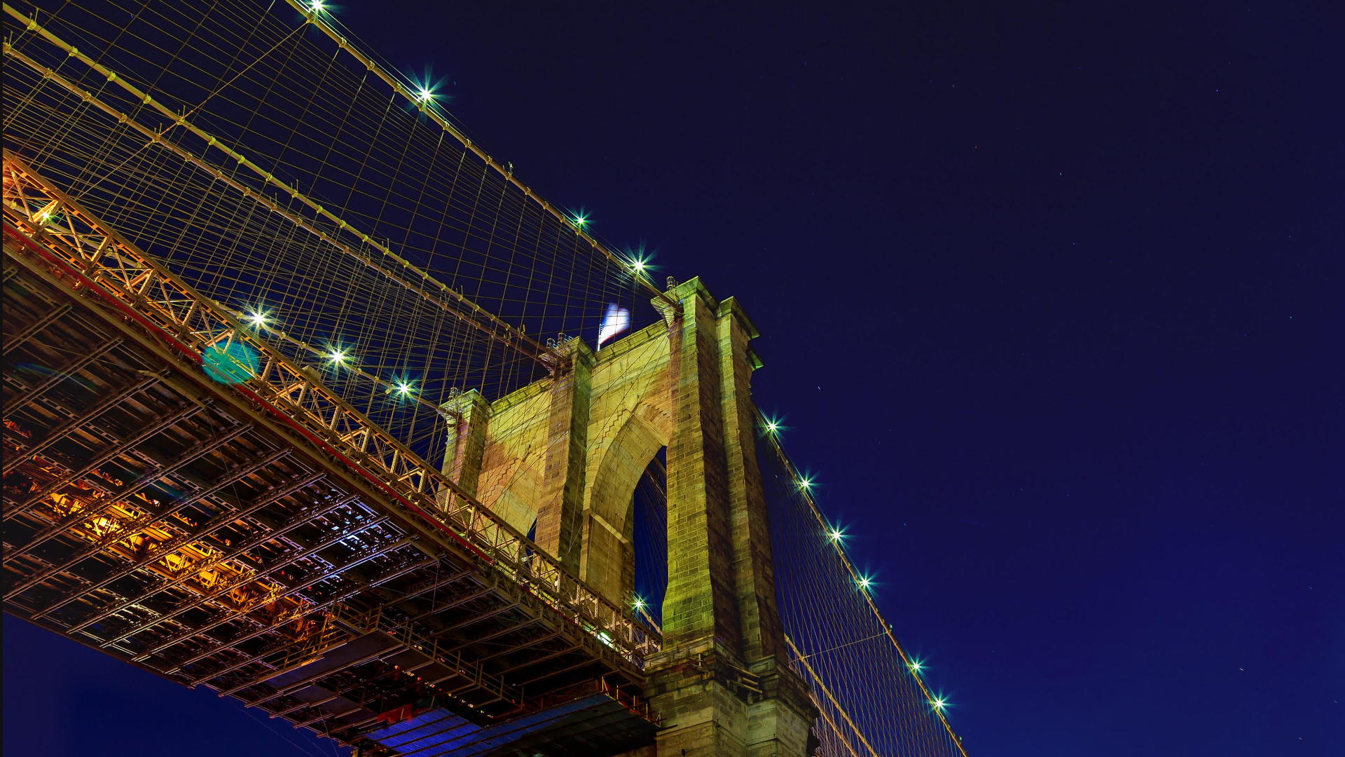 纽约市美丽多彩的假日烟花在布鲁克林大桥美国庆祝视频的预览图