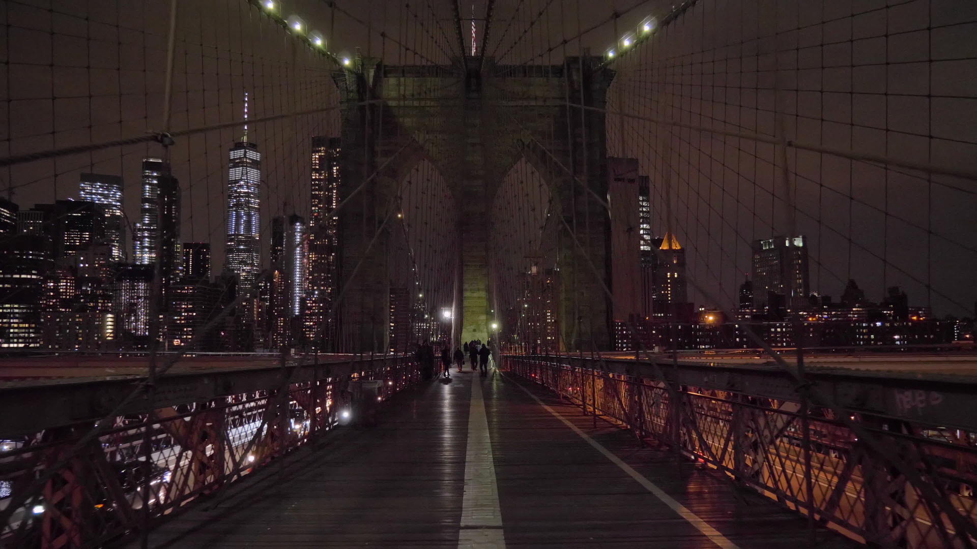布鲁克林桥和曼哈顿天线在晚上视频的预览图