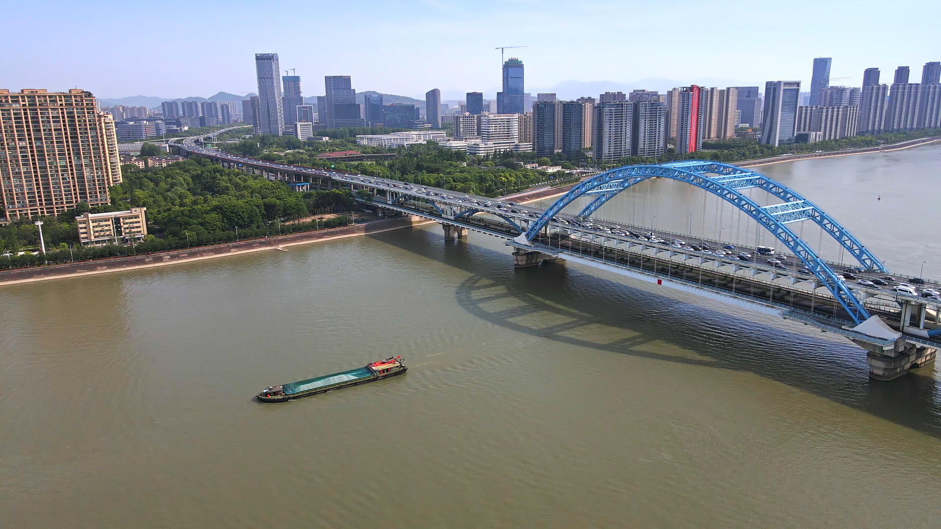 4K航拍杭州复兴大桥双层高架桥车流视频的预览图