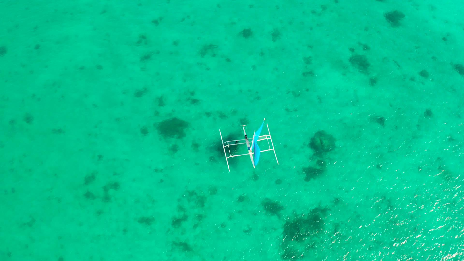 蓝海的游艇视频的预览图