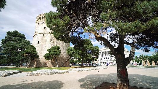 西萨隆尼基的白塔是马塞多尼亚地区的首都西萨隆尼基海岸视频的预览图