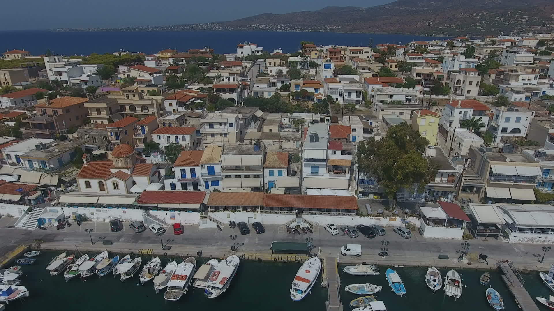 Aegina岛2号的Perdika村空中航向视频的预览图