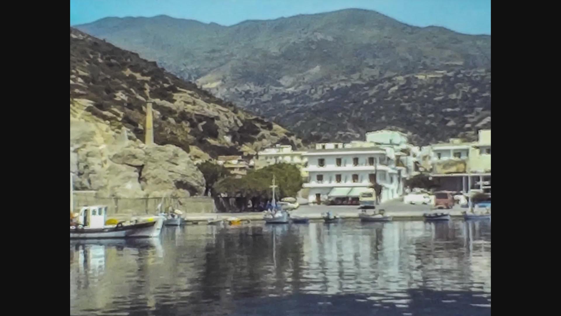 1982年希腊河2号小港口视频的预览图