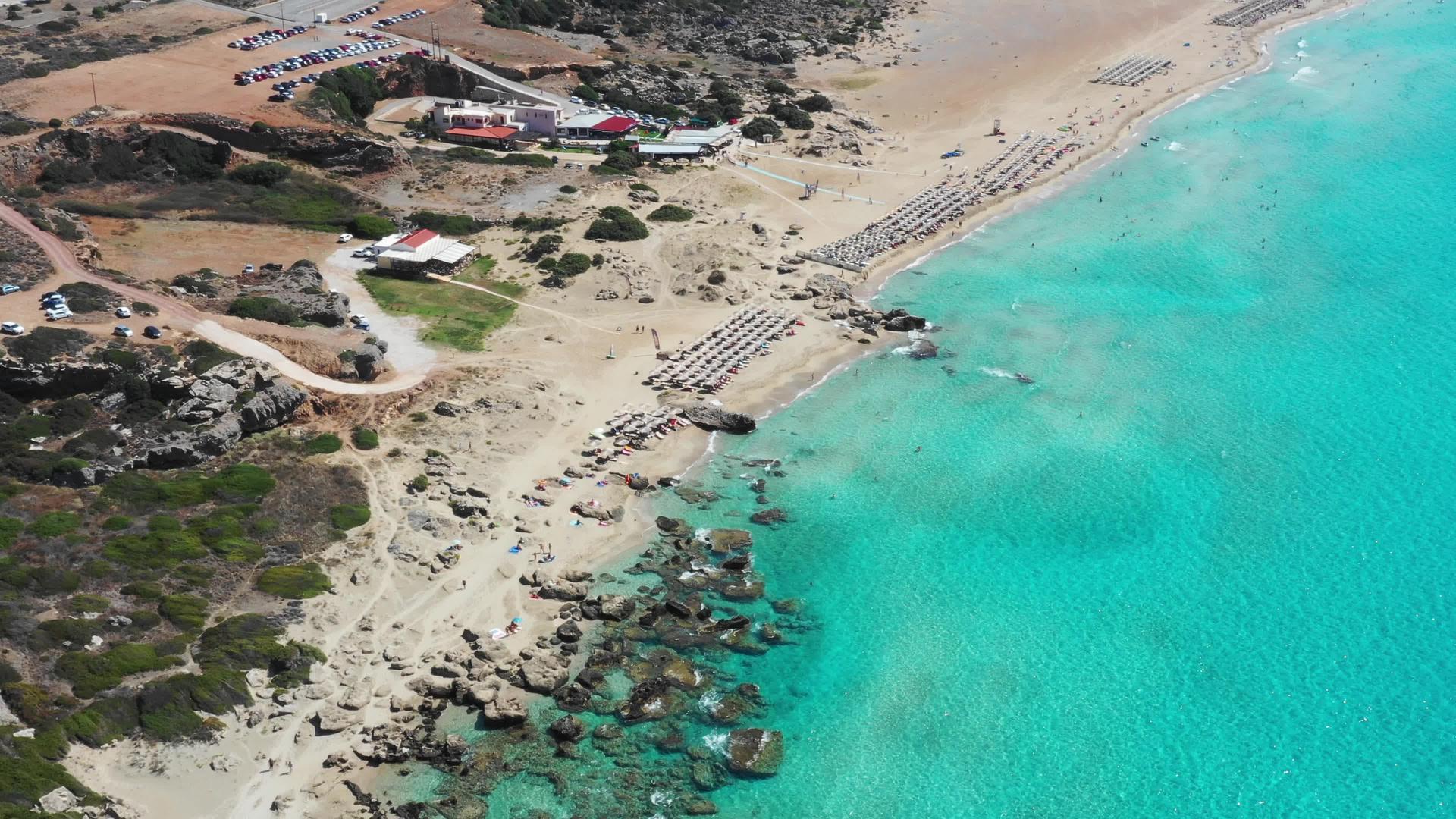 俯视法拉萨纳海滩在希腊克里特岛法拉萨纳海滩是克里特岛视频的预览图