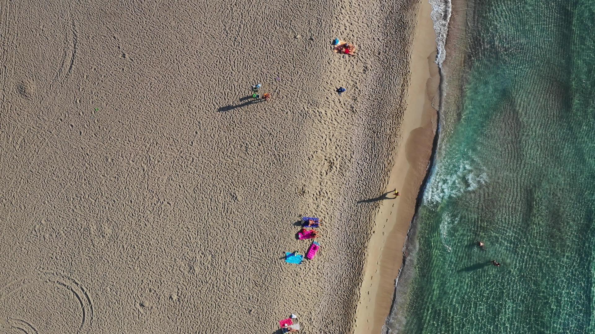 Falassarna海滩上的无人机视频水晶般的海水视频的预览图