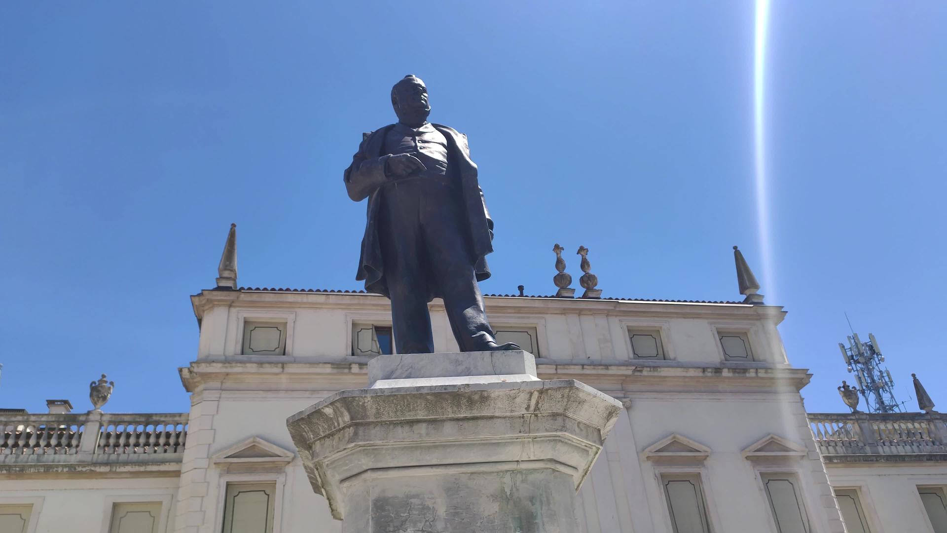 加里瓦尔迪雕像视频的预览图