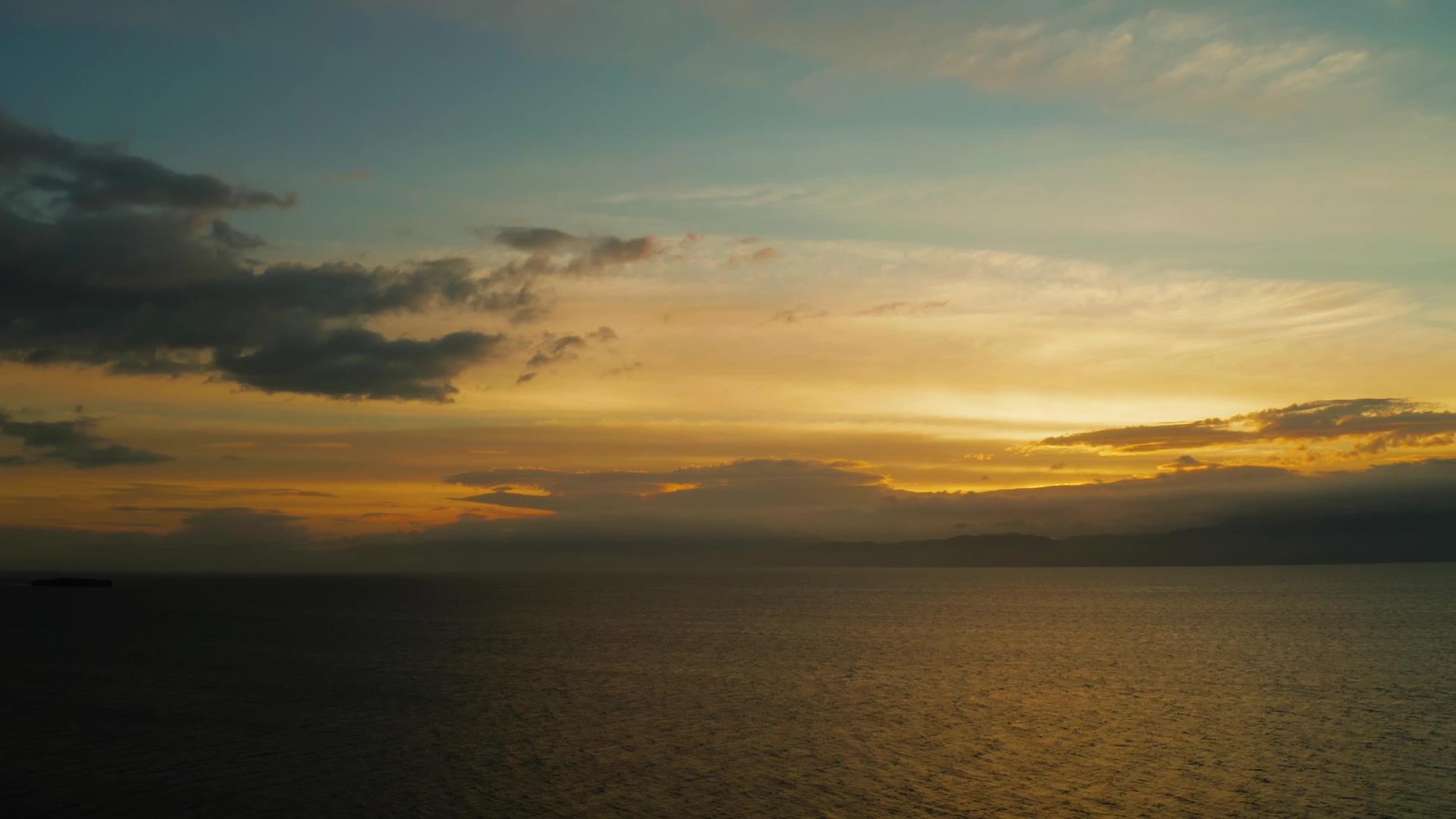 日落摩尔波菲利在海上视频的预览图