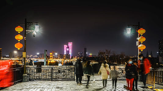 8K实拍南京河西金鹰夜景中华门城堡明城墙人流延时视频的预览图