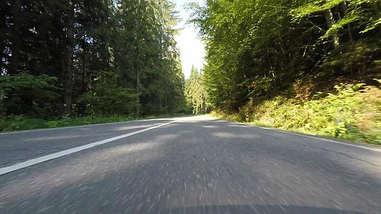 前摄像头视频超速行驶fir森林摄像机视频的预览图