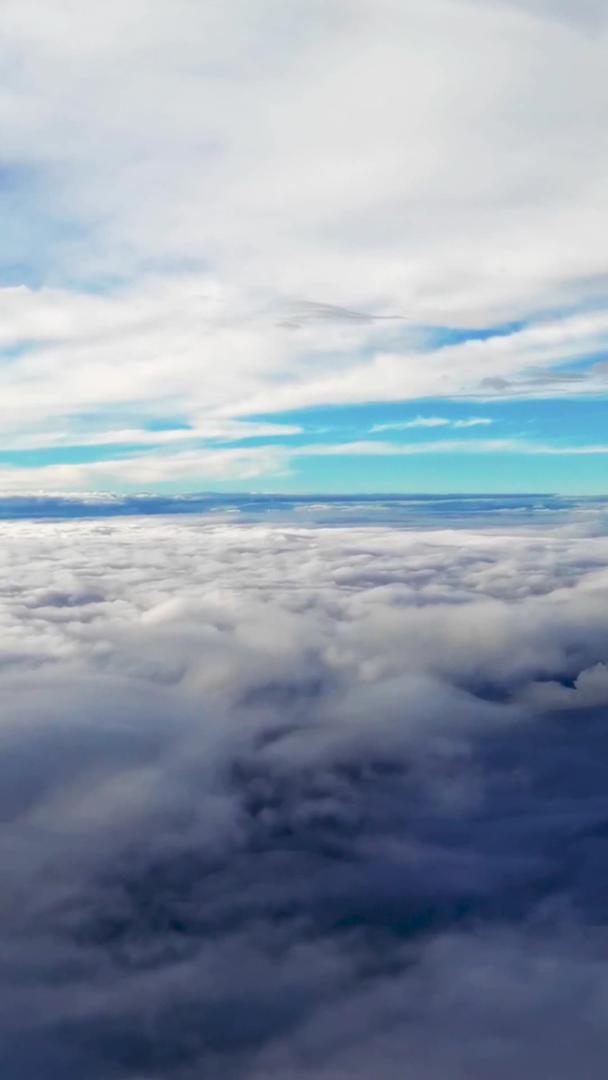 航空摄影云上的蓝天和云海视频的预览图