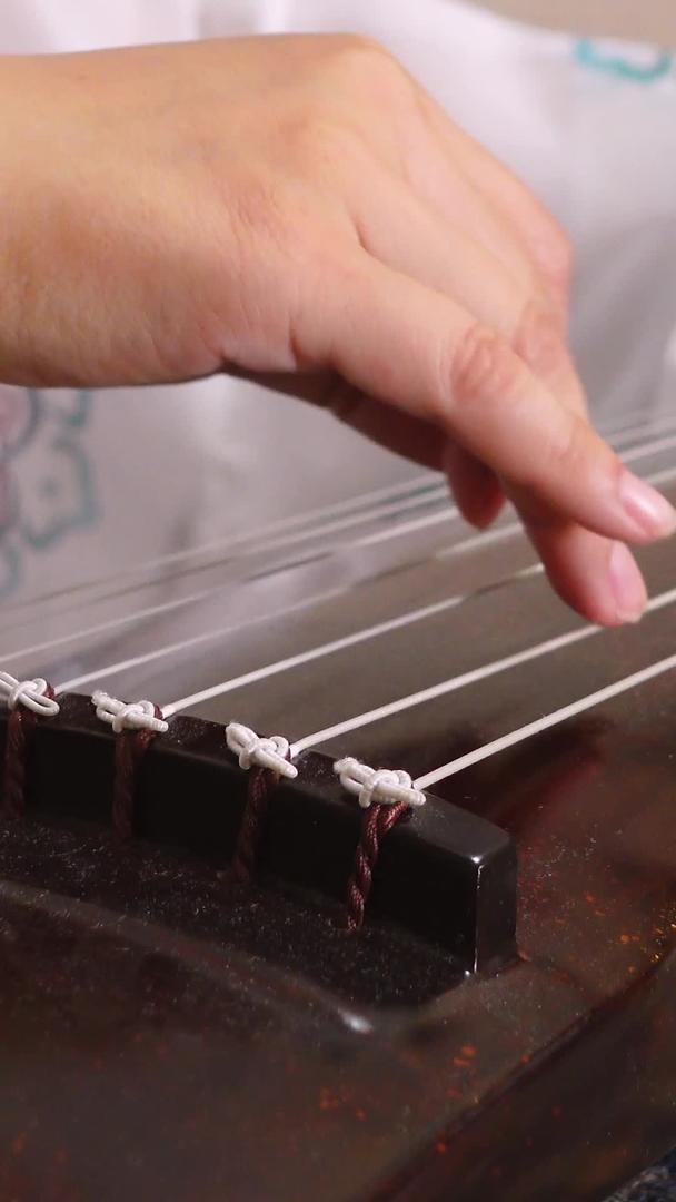 中国传统民乐古琴演奏材料视频的预览图