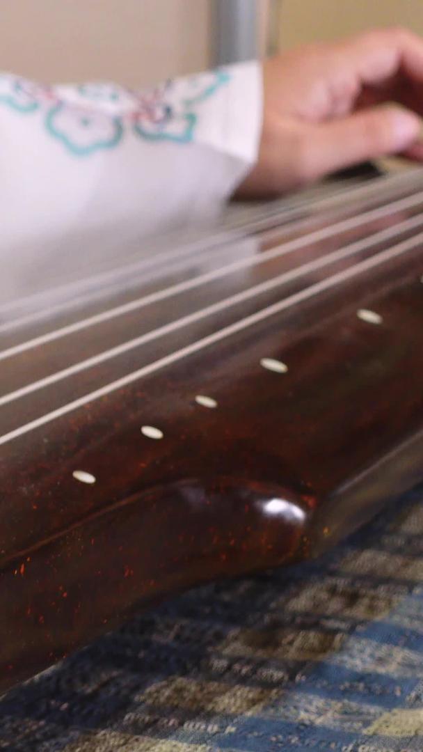 中国传统民乐古琴演奏材料视频的预览图
