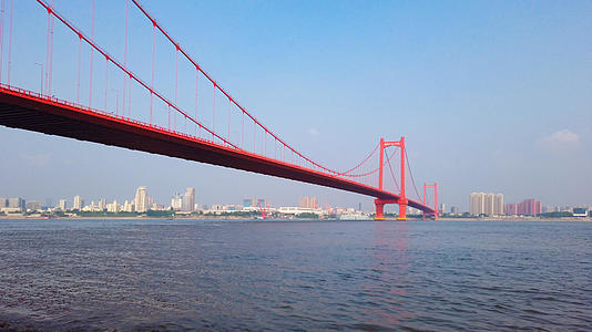 延时摄影城市风光武汉红色的鹦鹉洲长江大桥4k素材视频的预览图
