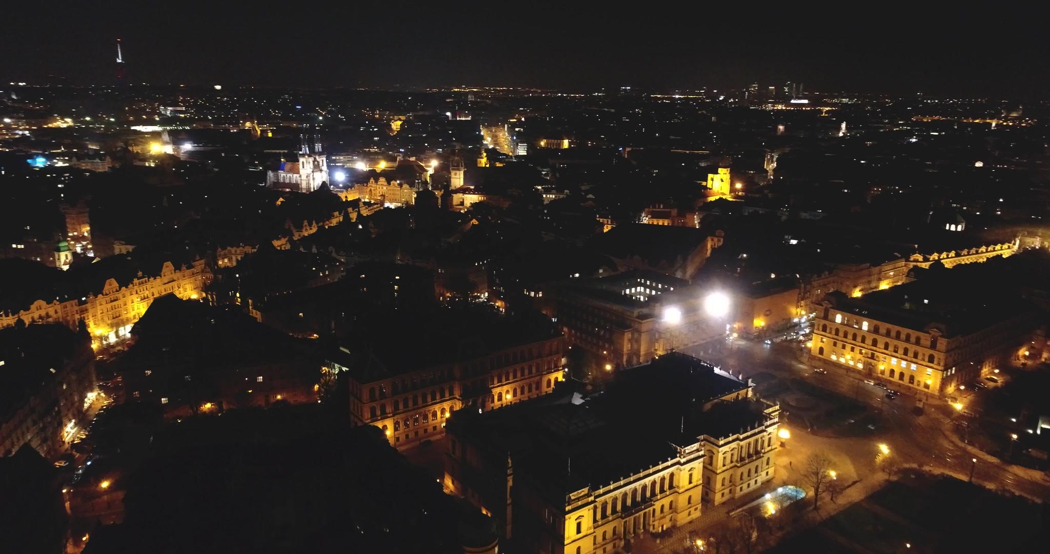 天主教母教堂的空中全景拍摄视频的预览图