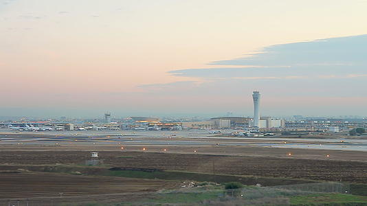 下午BenGurion下午国际机场的空中航向视频的预览图