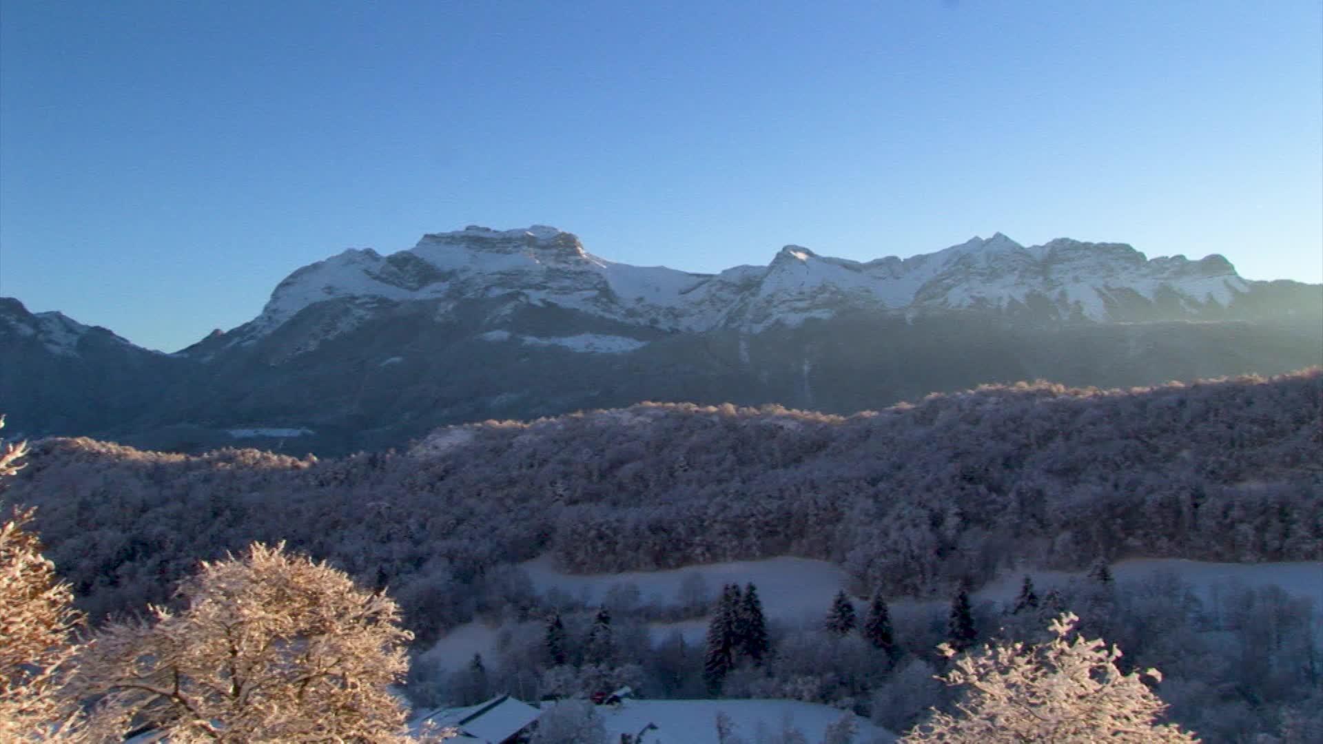 冬雪村景观冬雪村视频的预览图