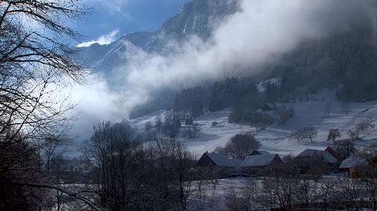 冬季山村景观冬雪村视频的预览图