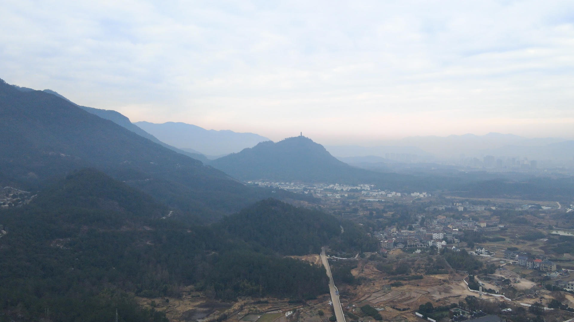 浙江5A风景区天台山全景航拍4K视频的预览图