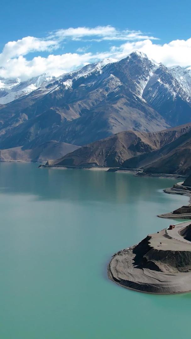 新疆帕米尔高原景区5A航拍白沙湖风光山路视频视频的预览图