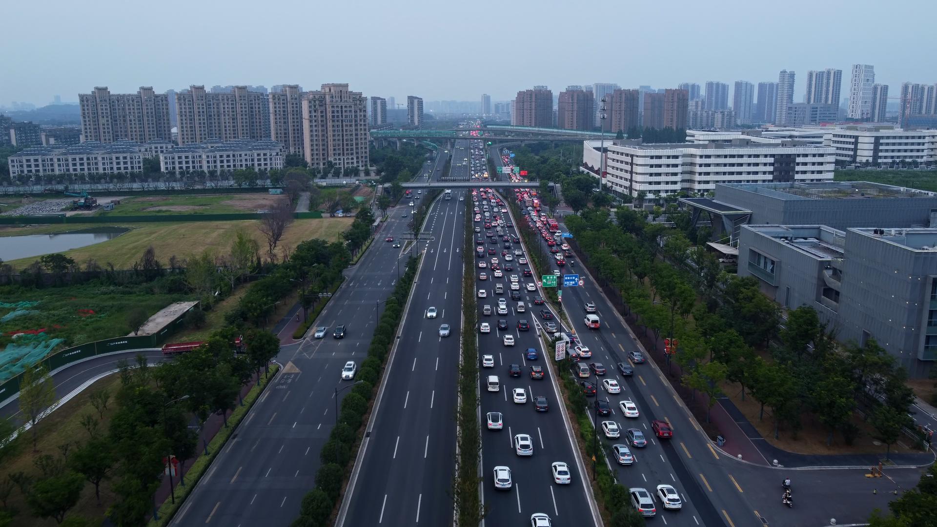 南京江北大道车流航拍视频的预览图