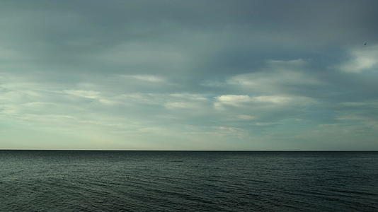 宁静自然平静的海景背景视频的预览图