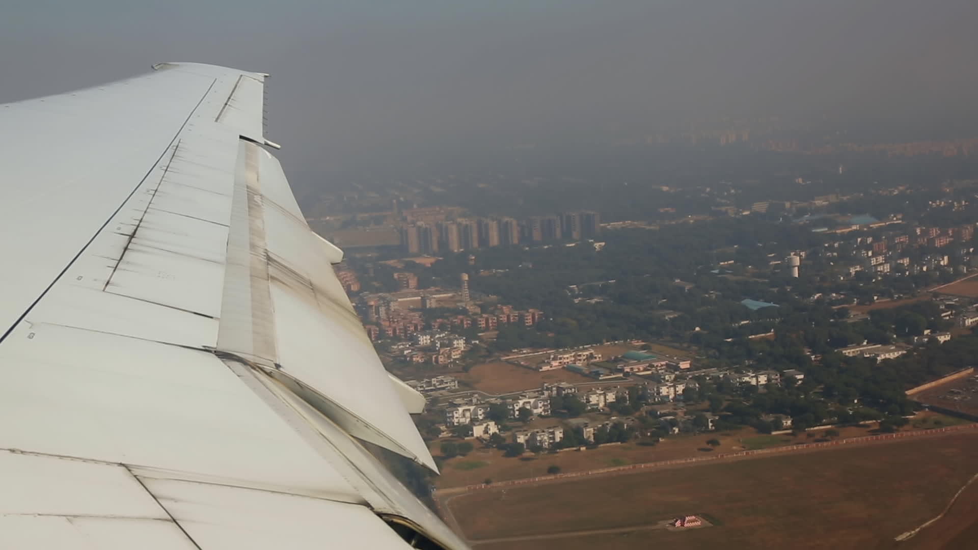 在delhi查看飞机窗口视频的预览图